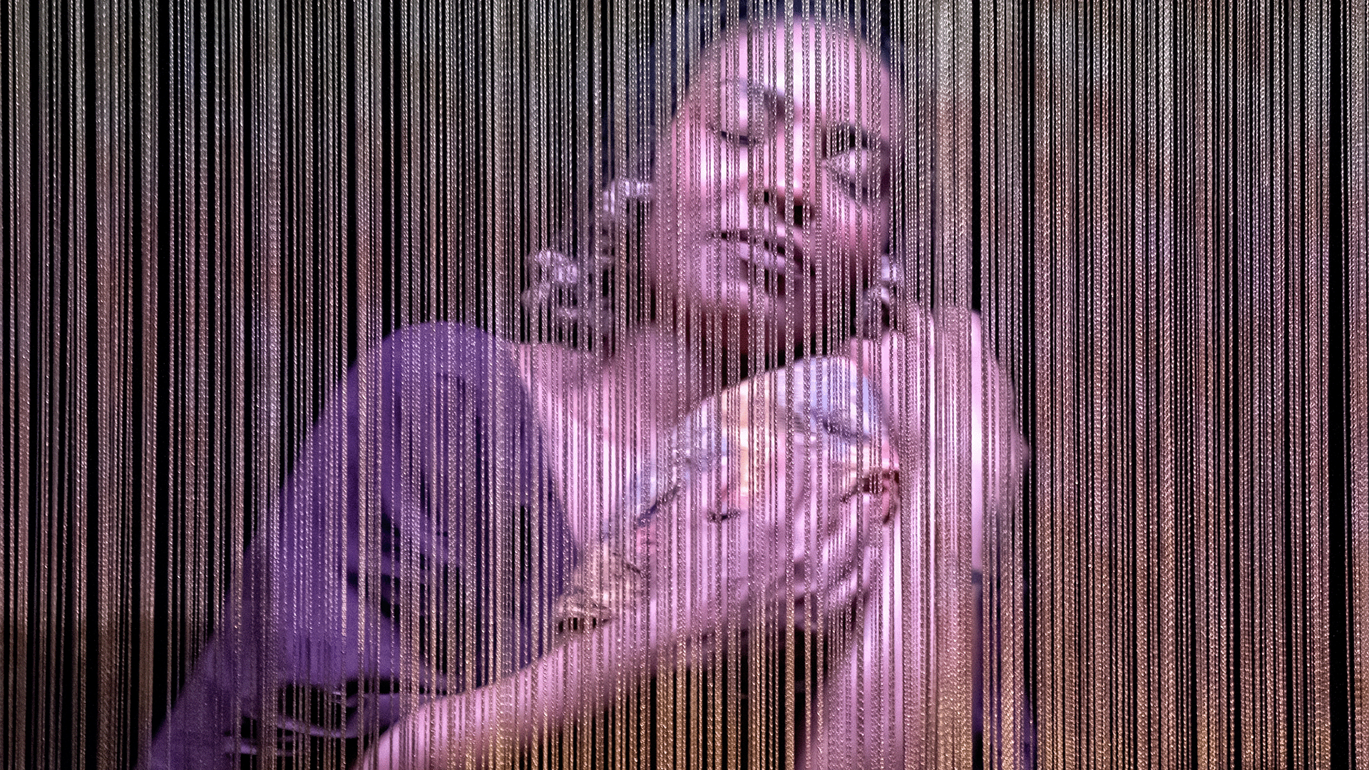 19067