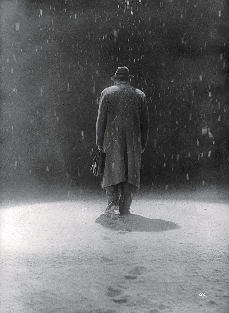 19352
