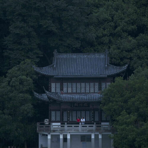 Dwelling in the Fuchun Mountains 